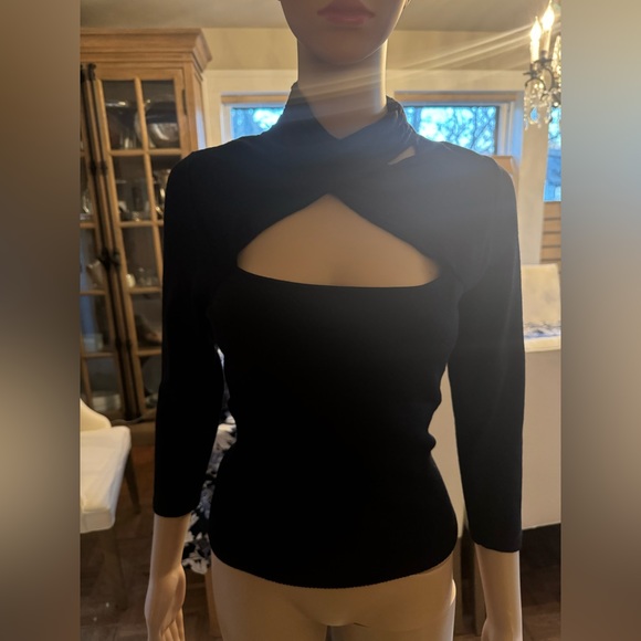 Great Black Karen Millen cutout sweater, size 2 (small-medium) - Picture 4 of 7